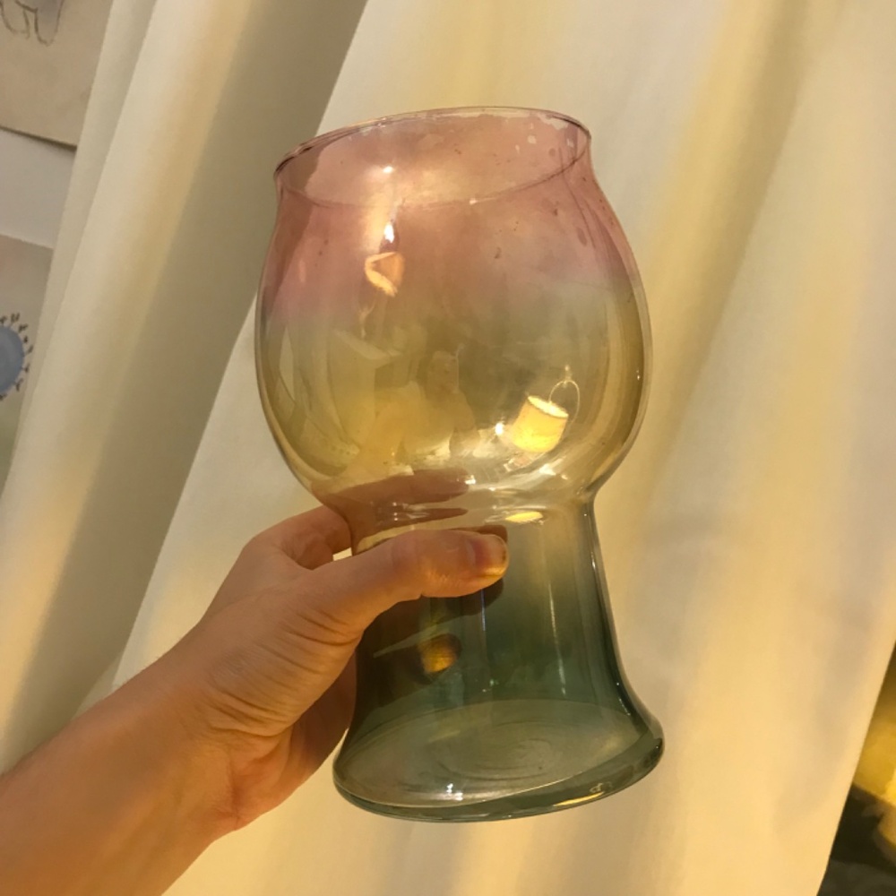 free! irridescent gradient tulip shaped glass vase